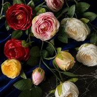 Guirlande de Camélias Artificiels en Soie Grande Décoration Murale pour Mariage Diamètre de la Fleur 7cm Longueur 120cm pour Usage Domestique et Hôtelier - Vente en Gros Disponible