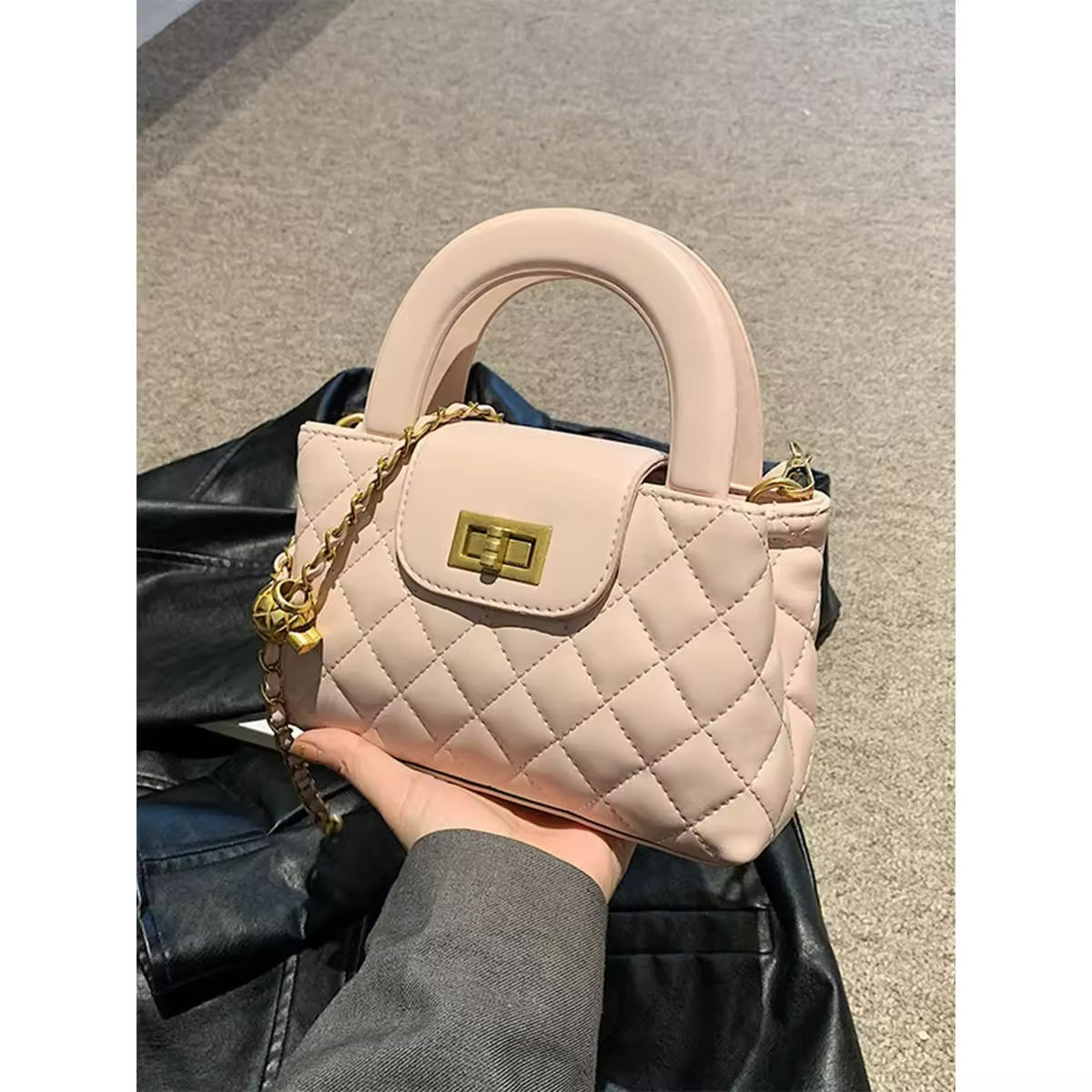 โกลเด้น