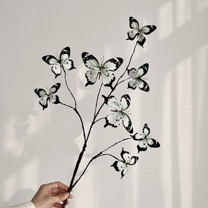Décorations artificielles Monet Garden : Branches mortes, papillons, fleurs créatives pour vitrine, maison et photographie - Product Image 3