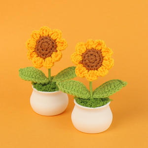 Fil de <span class=keywords><strong>crochet</strong></span> personnalisable fait à la main, ornement de bureau en pot de tournesol, cadeau de Noël ou de la fête des enseignants - Product Image 2