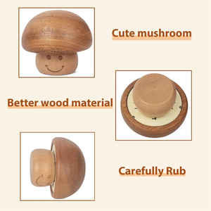 Boîte à musique artisanale en bois naturel en forme de champignon, tendance et populaire, avec un adorable <span class=keywords><strong>mini</strong></span> visage souriant, pour la décoration de bureau - Product Image 2