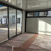 Maison conteneur préfabriquée de 20 pieds entièrement meublée, appartement modulaire avec salle de bain et cuisine, personnalisable, idéale pour usage scolaire ou de bureau moderne