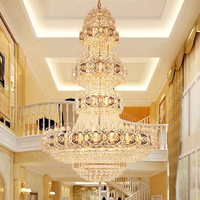 Luminaire suspendu décoratif personnalisé pour hall d'entrée d'hôtel et mariage Grand lustre en cristal Empire doré de luxe