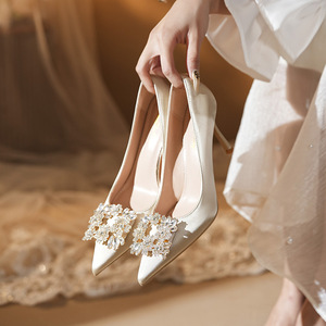 <span class=keywords><strong>รองเท้า</strong></span>ส้นสูงแบบส้นเข็มไมโครไฟเบอร์ปี 2026 สำหรับผู้หญิง ปลายแหลมปิดหัวเท้า สีเบจนู้ด <span class=keywords><strong>รองเท้า</strong></span>แต่งงานแบบหุ้มข้อสูง แฟชั่น - Product Image 1