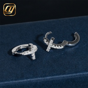 Boucles d'oreilles créoles croisées en argent 925 plaqué rhodium, moissanite taille brillant rond, sertissage à griffes, bijoux religieux unisexe - Product Image 5
