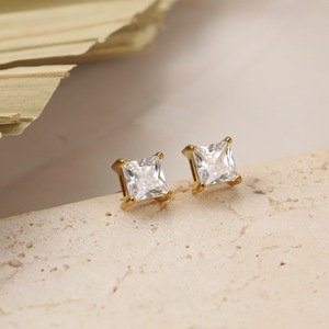 ต่างหูสตั๊ดรูปทรงเรขาคณิตสี่เหลี่ยมสไตล์มินิมอลทำจากสแตนเลสสำหรับผู้หญิง แฟชั่นสำหรับใส่ทุกวัน มีจำหน่ายแบบขายส่ง - Product Image 6