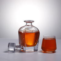 Verres à whisky et à vin en verre transparent de 700 ml, bouchon en verre givré avec estampage à chaud, logo personnalisé, haute qualité, MOQ 100 pièces, pour bars à domicile