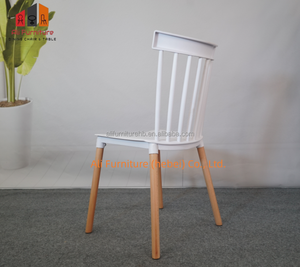 <span class=keywords><strong>Chaise</strong></span> de salle à manger au profil classique avec dossier à lattes et pieds en bois de hêtre, esthétique <span class=keywords><strong>scandinave</strong></span> moderne pour des applications polyvalentes - Product Image 4