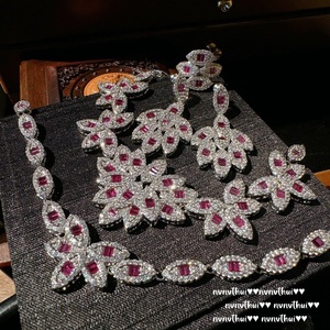 طقم قلادة وسوار بابالاتشا روج مطلي بالذهب عيار 18 قيراط بتصميم عتيق لحفلات الزفاف، مزين بأحجار الزركون على شكل بتلات زهور وردية - Product Image 2