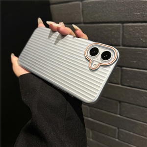 Funda para Teléfono con Diseño Metálico y Rayas Corrugadas para iPhone 12 13 14 15 16 Pro Max, Acabado Mate, Estilo Maleta - Product Image 5