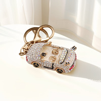 Mini porte-clés de voiture 3D de dessin animé, strass scintillants, simulation de voiture, pendentifs pour sac, mini porte-clés de voiture en métal avec logo personnalisé