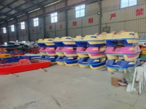 Équipement de jeu de l'eau en plastique petit cygne bateaux à aubes à vendre - Product Image 4