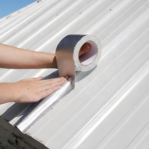 Ruban en caoutchouc butyle et feuille d'aluminium robuste pour l'étanchéité des fissures de toiture et de murs, réparation des fuites et scellement des carreaux extérieurs à forte adhérence - Product Image 5