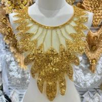 Applique de col brodée de sequins et de perles dorées avec motif feuille pour robe de mariée, robe de soirée, costume, abaya, décoration