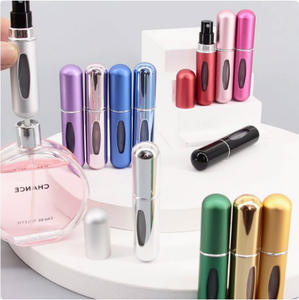 Flacon de parfum miniature personnalisé en aluminium, capacité 5 ml, format poche, avec logo sur le dessous, pulvérisateur à pompe rechargeable, pour soins essentiels de la peau - Product Image 3
