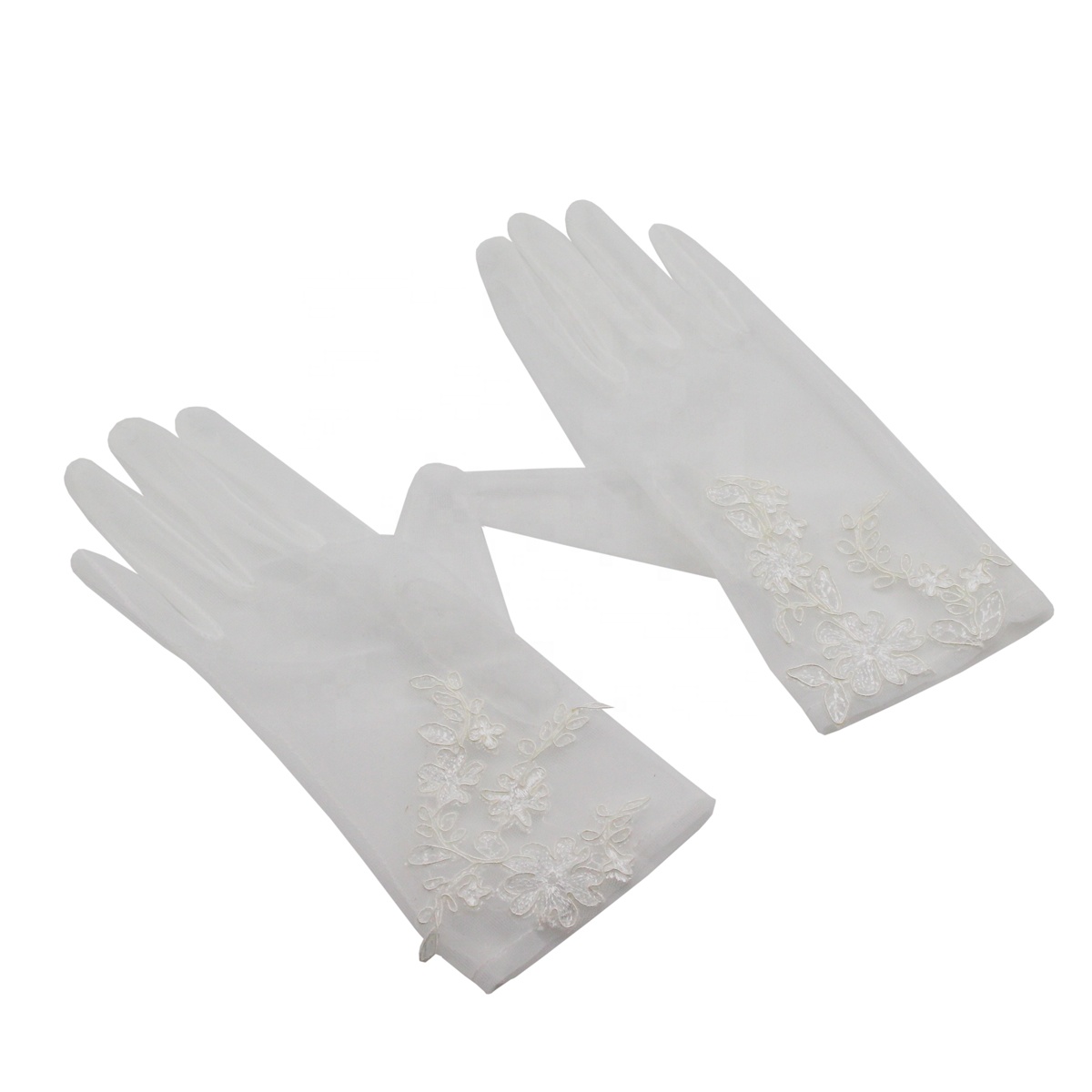 Paire de gants anciens en dentelle fait main