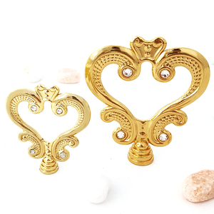 Conception originale en forme <span class=keywords><strong>de</strong></span> coeur avec <span class=keywords><strong>poignée</strong></span> et bouton <span class=keywords><strong>de</strong></span> couvercle en cristal Poignées métalliques <span class=keywords><strong>de</strong></span> couvercle personnalisées Accessoires <span class=keywords><strong>de</strong></span> boutons d'ustensiles <span class=keywords><strong>de</strong></span> cuisine et <span class=keywords><strong>de</strong></span> meubles - Product Image 6