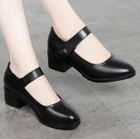 Chaussures simples de maman 2024 printemps/été respirant chaussures pour femmes talon épais semelle souple travail noir chaussures à talons moyens