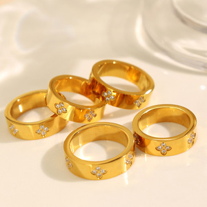 แหวนแฟชั่นสีทอง ประดับเพทายรูปใบโคลเวอร์สี่แฉก ดีไซน์แบบฝังเพชร เหมาะสำหรับทั้งชายและหญิง ของขวัญเครื่องประดับ - Product Image 1