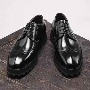 Dropshipping Zapatos de cuero Brogues de alta calidad Piel de vaca Parte inferior gruesa Punta grande Zapatos de cuero Negocios formales para hombres - Product Image 5