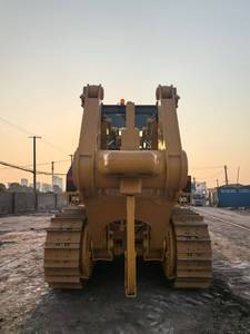 Bulldozer sur chenilles Shantui SD32 d'occasion en bon état, à vendre avec moteur et composants de pompe essentiels - Product Image 3