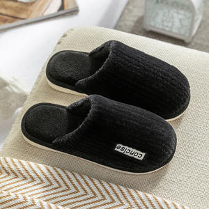 Chaussons pour homme et femme, élégants et tendance, pour l'extérieur, avec ajustement polyvalent et fonction antidérapante - Product Image 1
