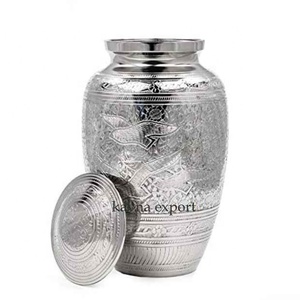 Urna Funeraria de Metal Hecha a Mano con Diseño de Rosa, Estilo Americano, Grabada con Monarca, para Cenizas Humanas, Capacidad de 200 Pulgadas Cúbicas - Product Image 2