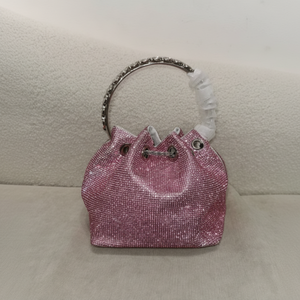 Cartera femenina mini hecha a mano por diseñadores con perlas blancas puras con cadena plateada brillante y exquisita. - Product Image 1