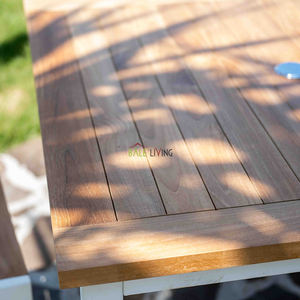 Mesa cuadrada Cattalina, hecha de madera de teca de alta calidad y hierro resistente, adecuada para espacios exteriores en casas, villas y más. - Product Image 5