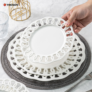 Service de vaisselle élégant en porcelaine blanche ajourée avec dentelle, assiettes en céramique gaufrées pour la maison et les tables de mariage - Product Image 4