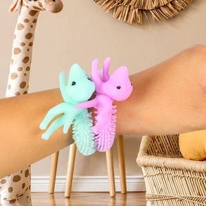 Bracelet anti-stress en caoutchouc souple pour enfants, motif Labrador de dessin animé, unisexe, couleurs mélangées - Product Image 1