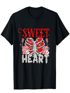 T-shirt da uomo taglie forti con stampa a cuore per San Valentino, nera, a maniche corte, girocollo, casual, con design a cuore rosso - Product Image 1