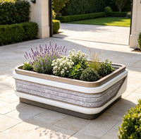 Jardinière carrée moderne en métal thermolaqué à texture marbre pour jardin extérieur et usage en centre commercial