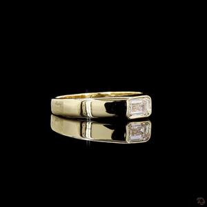 Bague de luxe en or avec diamants de laboratoire taille émeraude, bijoux fins modernes et minimalistes pour femmes - Product Image 4