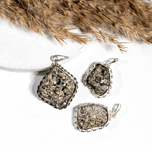 Colgante de Cristal Natural Gris Pirita Drusy de Primera Calidad al por Mayor, para Meditación, Sanación y Alineación de Chakras, Unisex - Product Image 1