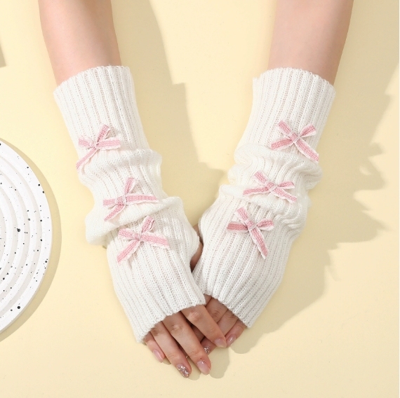 white - Pink Knot