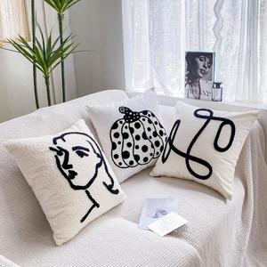 Housse de coussin carrée brodée sur mesure, style nordique minimaliste, 100% coton, écologique, pour la maison - Product Image 1