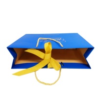 Vente en gros de grands sacs en papier cadeau avec logo de marque de luxe estampage à l'or personnalisé