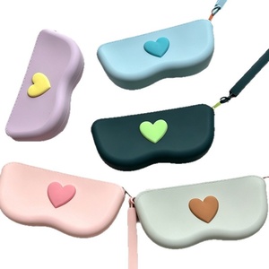 Étui en silicone pour lunettes et lunettes de soleil avec fermeture éclair, sangle de suspension, trousse de toilette étanche – Idéal pour l'été (Bestseller) - Product Image 5