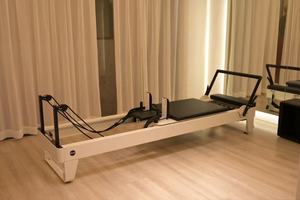 Meilleures ventes <span class=keywords><strong>INIKO</strong></span> R001A Reformer de Pilates en acier laminé à froid L2360xW600xH360mm Blanc Noir Logo personnalisé Boîtier en contreplaqué pour Pilates - Product Image 4