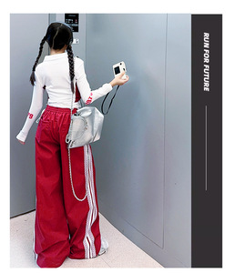 Ensemble Fille Printemps 2025 Nouvelle Édition Coréenne Haut en Dentelle à Nœud avec Cordon Intégré et Pantalon Américain à Jambes Larges pour Enfants Moyens et Grands - Product Image 4