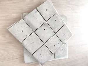 Pierre de pavé en argile gris foncé à face fendue naturelle de forme carrée avec dos en maille, durable et traditionnelle - Product Image 4