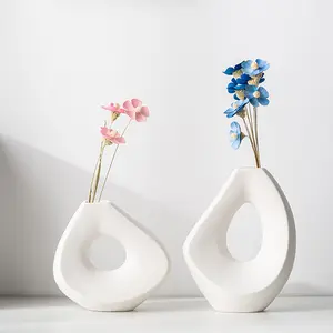 Vente chaude Nouveau vase en céramique au design simple ensemble de 2 pour l'herbe de la pampa Style européen Vases à fleurs en céramique vintage à tige unique