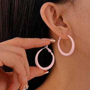 Pendientes de Aro de Hierro con Gancho, Dulces y Modernos, Diseño Minimalista para Mujer - Product Image 6