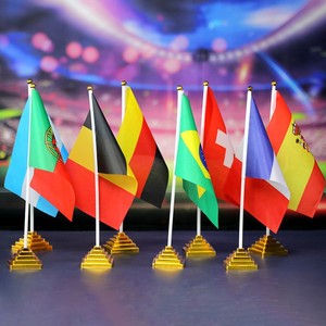 No. N. 8 Set di 7 <span class=keywords><strong>Bandiere</strong></span> Nazionali in Poliestere con Manovella Manuale, <span class=keywords><strong>Bandiere</strong></span> di Paesi <span class=keywords><strong>del</strong></span> <span class=keywords><strong>Mondo</strong></span>, <span class=keywords><strong>Bandiere</strong></span> di Club Calcistici, Bandiera <span class=keywords><strong>del</strong></span> Regno Unito, Francia, USA, Spagna - Product Image 3