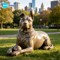 Statue Moderne 3D Personnalisée de Chien Allongé en Bronze Jouant avec une Balle, Sculpture d'Extérieur pour Jardin, Cour et Pelouse