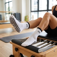 Chaussettes de sport en coton respirantes antidérapantes avec grip en silicone en forme de cœur, personnalisables par le fabricant, vente en gros