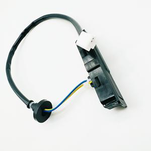 Interruptor de Puerta Trasera y Maletero Nissan, Cable Único 253801AA0B, Interruptor Combinado de Señal de Giro, Nuevo y Usado - Product Image 3