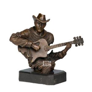 تمثال رجل يعزف الجيتار من البرونز لديكور الحدائق - Product Image 1