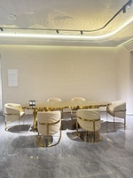 Table à manger en acier inoxydable italien, or irrégulier, ensemble de meubles créatifs Luxe léger pour villa ou restaurant